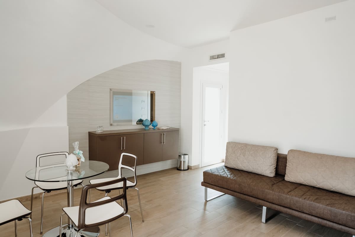 Suite | Literie de qualité, minibar, coffre-fort, bureau