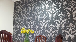 City Apartment, 2 Bedrooms | In-room dining - Dragon - Great Western Apartment 2 Bedroom Home (Glasgow)