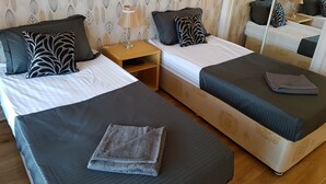 City Apartment, 2 Bedrooms - Dragon - Great Western Apartment 2 Bedroom Home (Glasgow)