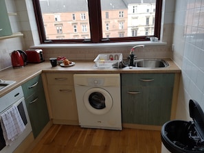 City Apartment, 2 Bedrooms | Private kitchen | Fridge, microwave, oven, stovetop
