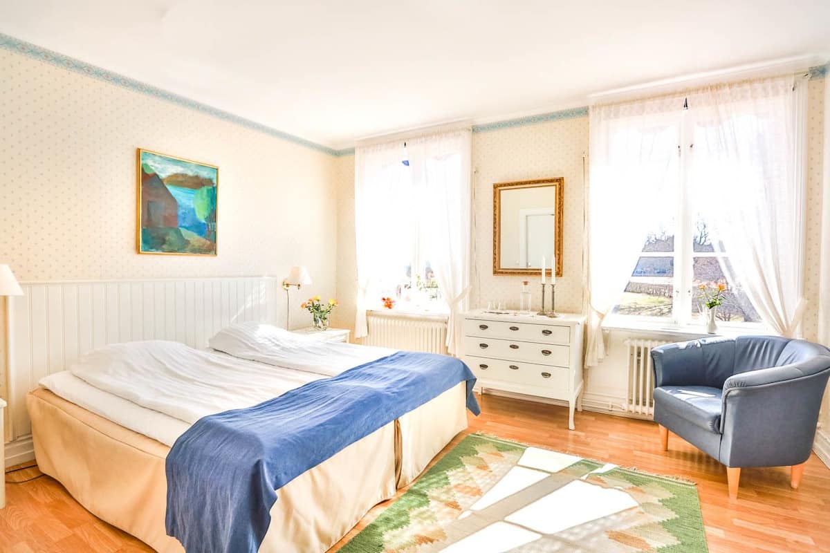 double room (main building) | desk, blackout curtains, iron/ironing board, cots/infant beds