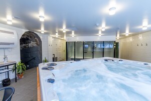 Bañera de hidromasaje interior