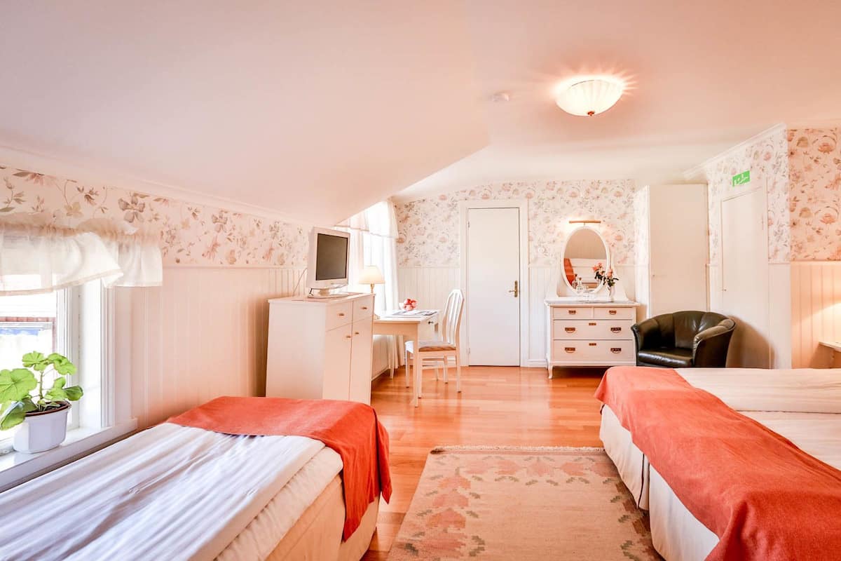 triple room | desk, blackout curtains, iron/ironing board, cots/infant beds