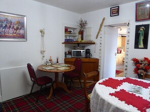 Breakfast (GBP 7.99 per person)