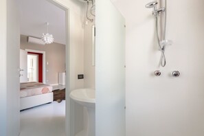 Apartment, 5 Schlafzimmer | Badezimmer | Dusche, Haartrockner, Bidet