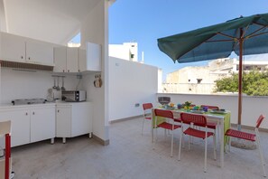 Apartment, 5 Bedrooms | Private kitchenette | Full-sized fridge, microwave, oven, stovetop - Appartamento Corso Roma (Gallipoli)