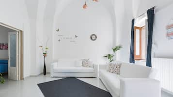 Comfort Apartment, 1 Bedroom | Living room | Flat-screen TV