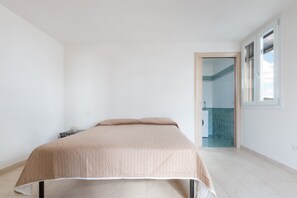 Standard Apartment, 3 Bedrooms | 3 bedrooms, iron/ironing board - Casa di Pietro (Nardò)