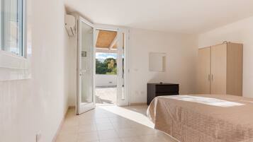 Standard Apartment, 3 Bedrooms | 3 bedrooms, iron/ironing board