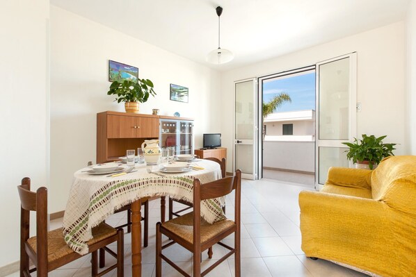 Duplex Standard - 2 sovrum - terrass | Vardagsrum | Platt-tv