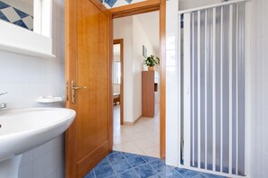Standarddupleks - 2 soveværelser - terrasse | Badeværelse | Bruser, hårtørrer, bidet