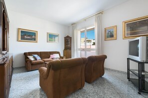 Classic-Apartment, 2 Schlafzimmer | Wohnzimmer | Flachbildfernseher