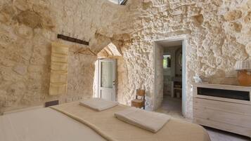 Deluxe Villa, 4 Bedrooms | 5 bedrooms, free WiFi