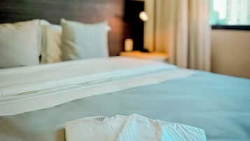 Quarto casal luxo | Cofres nos quartos, Wi-Fi de cortesia, roupa de cama
