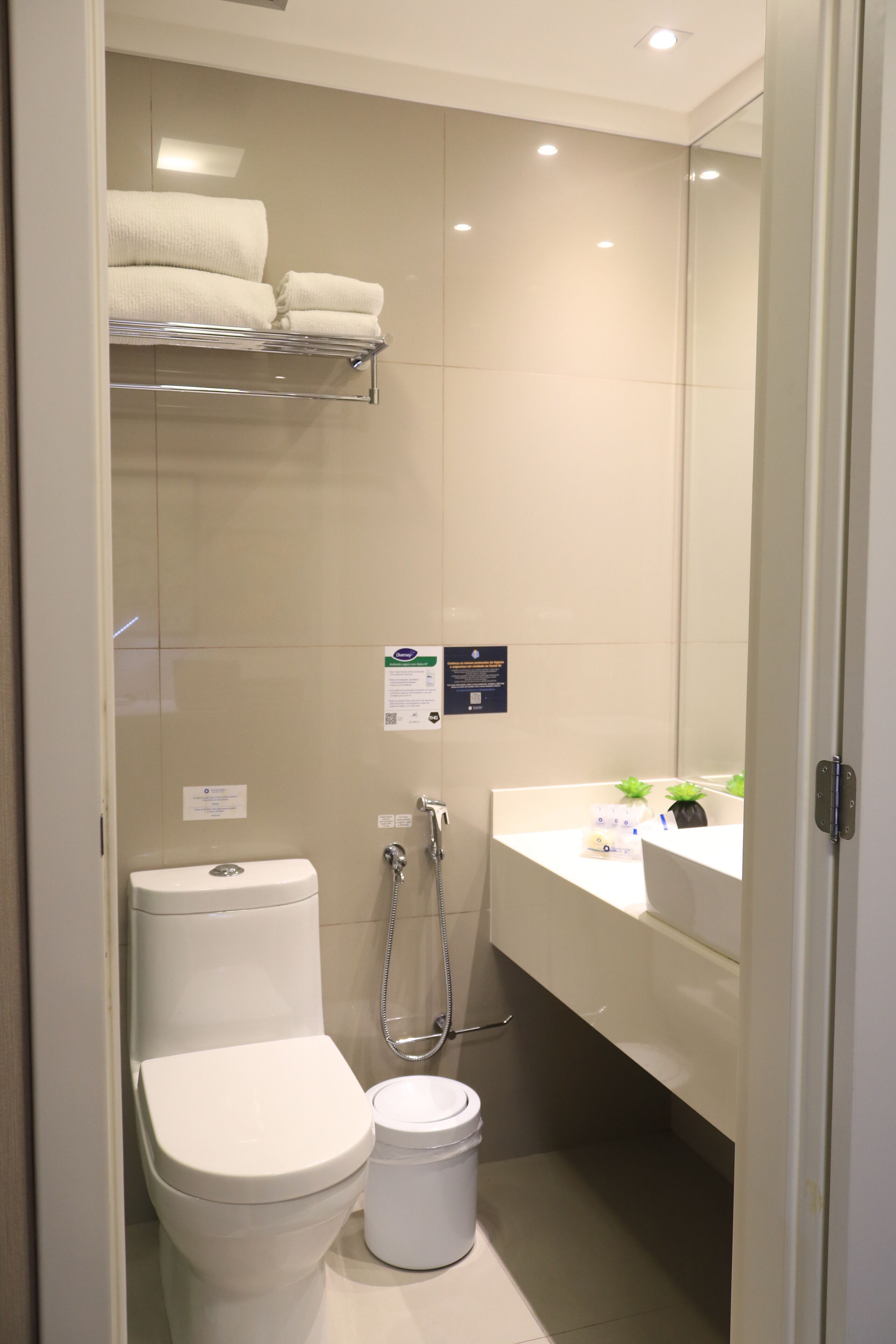 shower, rainfall showerhead, free toiletries, hair dryer