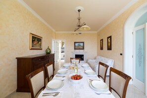 Classic-Villa, 3 Schlafzimmer | Eigene Küche | Großer Kühlschrank, Ofen, Herdplatte, Kochgeschirr/Geschirr/Besteck