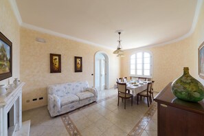 Classic-Villa, 3 Schlafzimmer | Wohnbereich