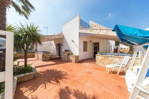 Vila standard, 3 quartos | Terraço/pátio