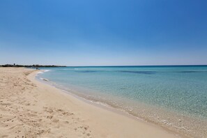 Beach nearby - 937 Riva del Conte by Barbarhouse (Porto Cesareo)