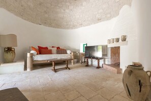 Flat-screen TV, fireplace - Trulli Il Cappero (Ostuni)