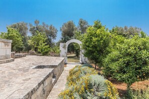 Garden - Trulli Ion (Ostuni)