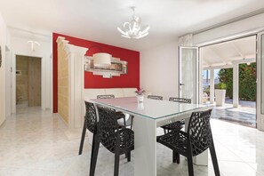 Villa, 3 Bedrooms | In-room dining