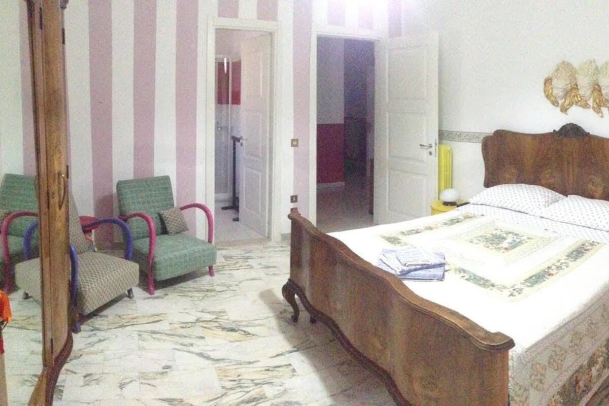 Habitación doble | Ropa de cama de alta calidad, minibar, escritorio y wifi gratis
