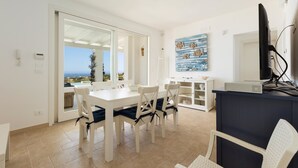 Villa, 5 Bedrooms, Pool Access | In-room dining - Villa Leucana (Castrignano del Capo)