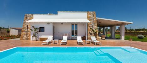 Seasonal outdoor pool