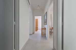 Comfort Villa, 3 Bedrooms | Bathroom | Hair dryer, bidet, towels