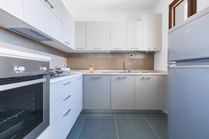 Appartamento Deluxe, 2 camere da letto | Cucina privata | Frigorifero con congelatore, forno, piano cottura, lavastoviglie