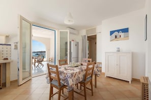 Casa, 2 quartos, terraço, vista para o mar | Opções para refeição no quarto