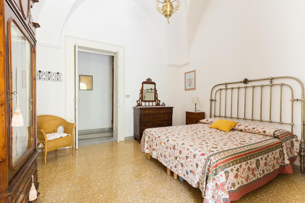 Apartamento, 2 habitaciones | 1 dormitorio y tabla de planchar con plancha