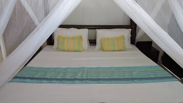 Deluxe Chalet, 3 Bedrooms | 3 bedrooms, blackout curtains, bed sheets