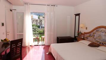 Minibar, coffres-forts dans les chambres, ameublement personnalisé