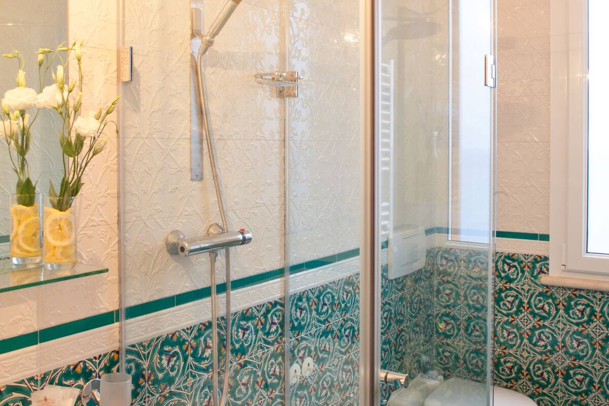 double room, balcony, sea view | bathroom | shower, bidet, towels