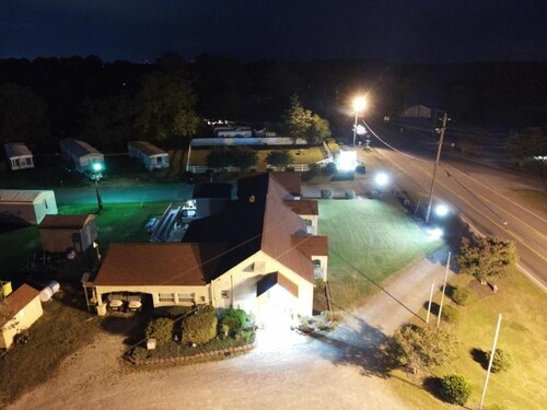 Four Oaks Lodging & RV Resort