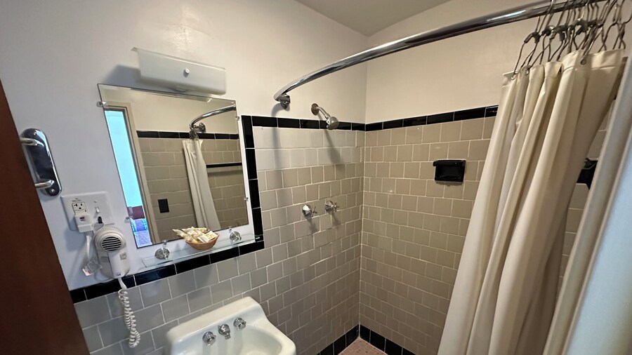 Four Oaks Lodging & RV Resort