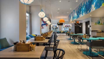 Petit déjeuner buffet servi tous les jours en supplément