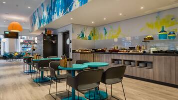 Desayuno buffet todos los días (con cargo)