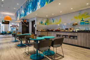 Desayuno buffet todos los días (con cargo)