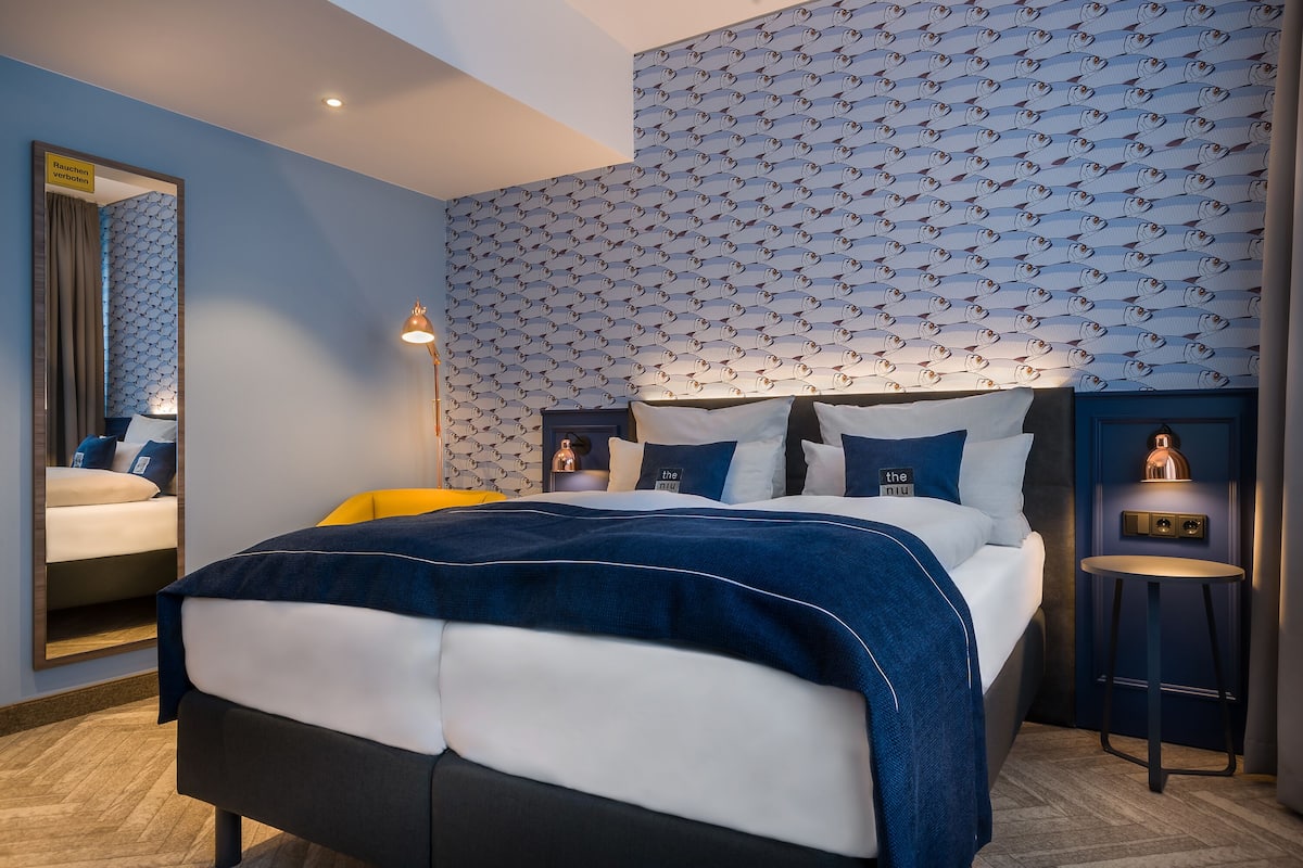 Ropa de cama hipoalergénica, caja fuerte, sistema de insonorización