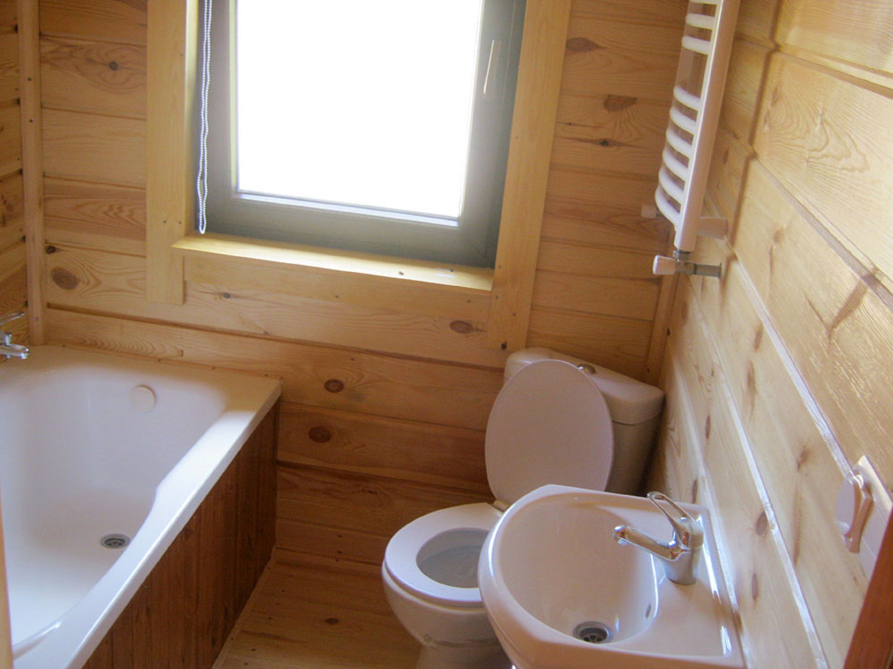 Family Cabin, 3 Bedrooms | Bathroom sink