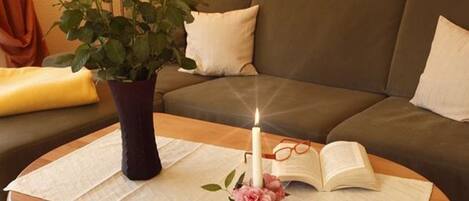 Apartment, 2 Schlafzimmer | Wohnzimmer | Flachbildfernseher