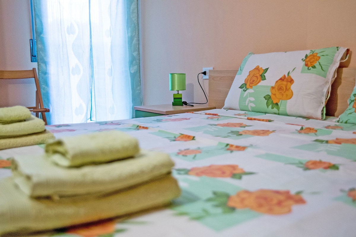 Premium bedding, iron/ironing board, free WiFi