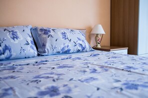 Premium bedding, iron/ironing board, free WiFi