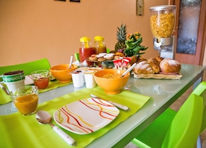 Free daily buffet breakfast