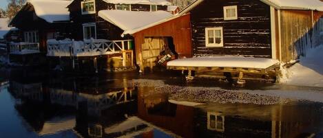 Fassade der Unterkunft – Abend/Nacht