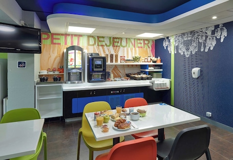 Sarapan bufet setiap hari dengan fi