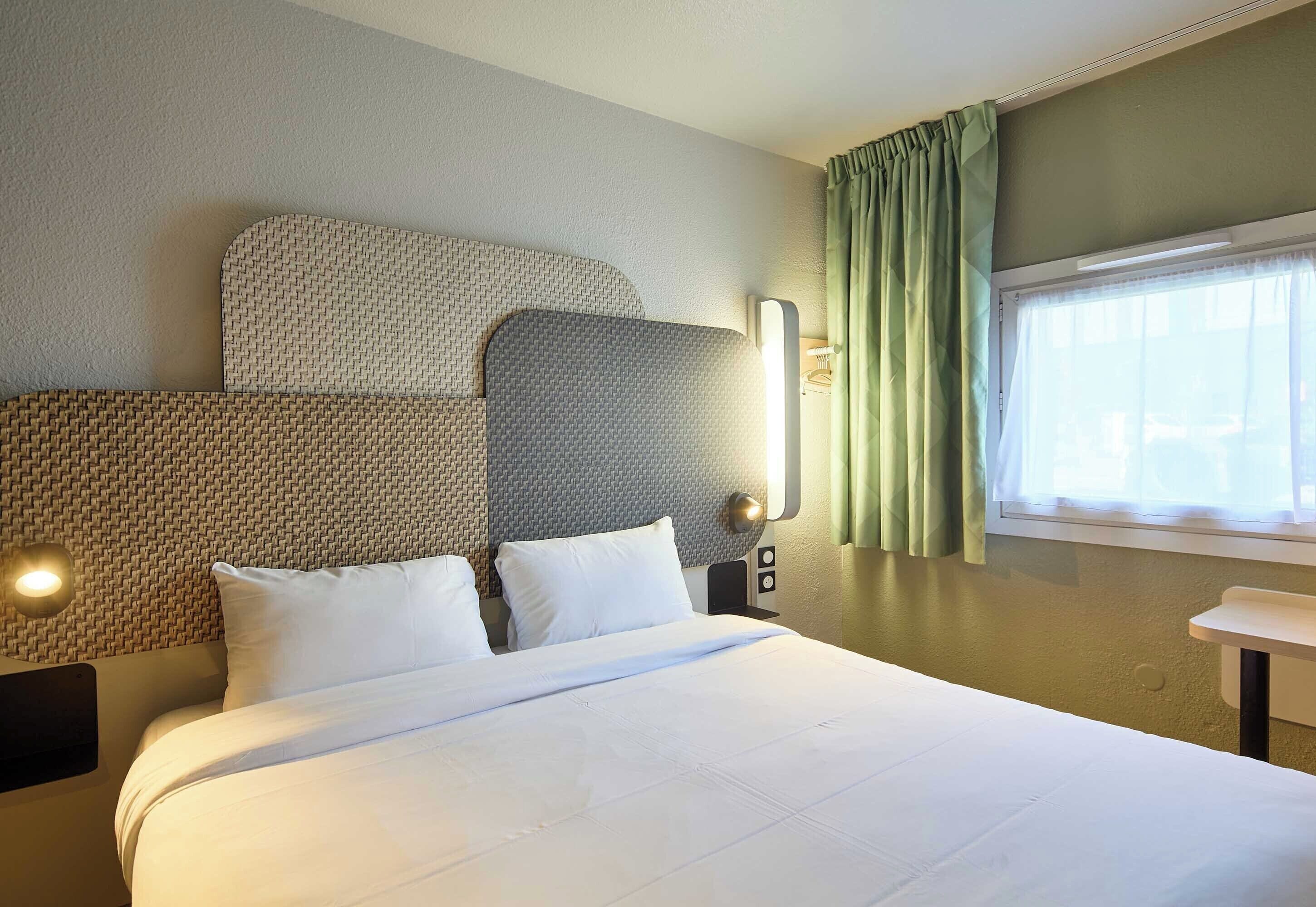 Desk, free WiFi, bed sheets